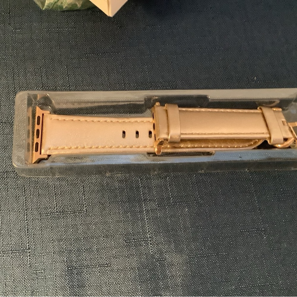 3/$20 NWT Apple Watch band